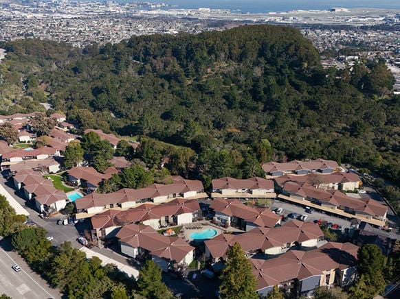 d62e71_121962ea671648d2add003815d2b247b~mv2 (1)-1