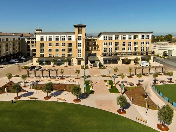 d62e71_33d11819d297458f9719ece7a3505bcb~mv2 (1)