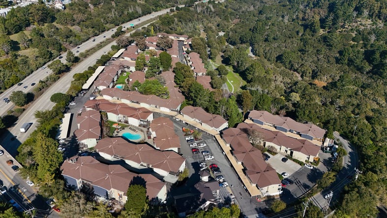 d62e71_6312fb41e16847ddbe229a310ecd9ac7~mv2 (1)