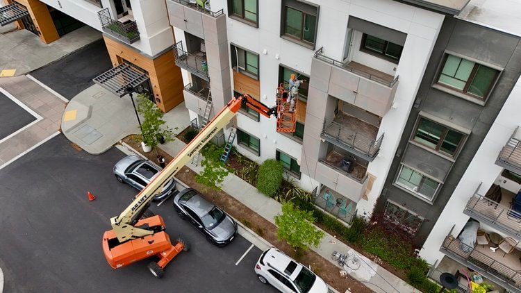 d62e71_be95fd3f0cb040efb52488db34779c76~mv2